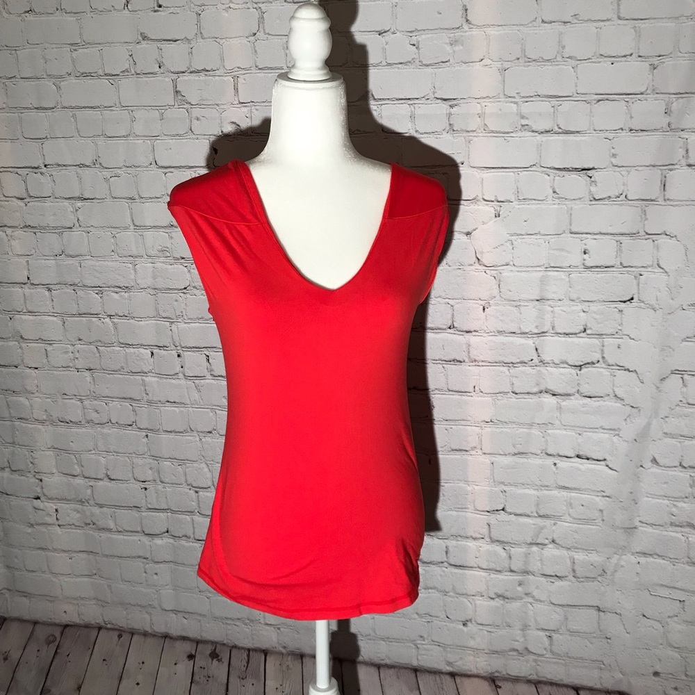 Gorgeous coral lululemon workout top. Like new!